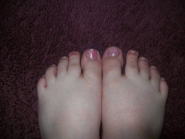 can&#39;t get enough of glitter toes