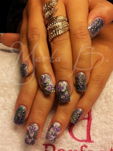glitter nails with flowers