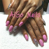 Flower pink gel nails