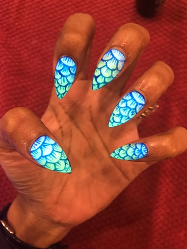 glow in the dark ombre acrylic nails