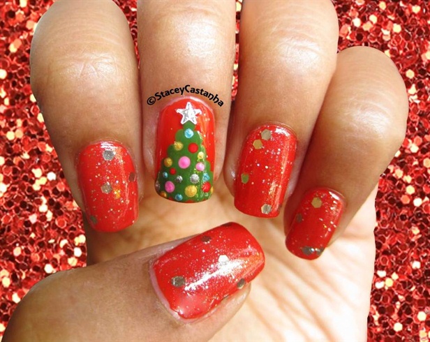 Alfa img - showing christmas tree acrylic nails.

