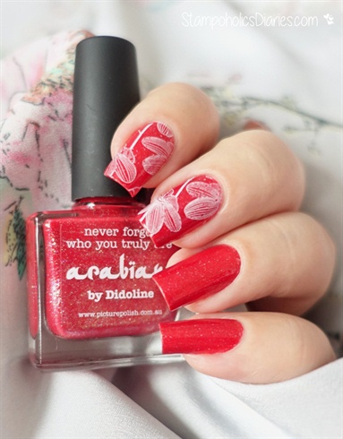 Red flower nails