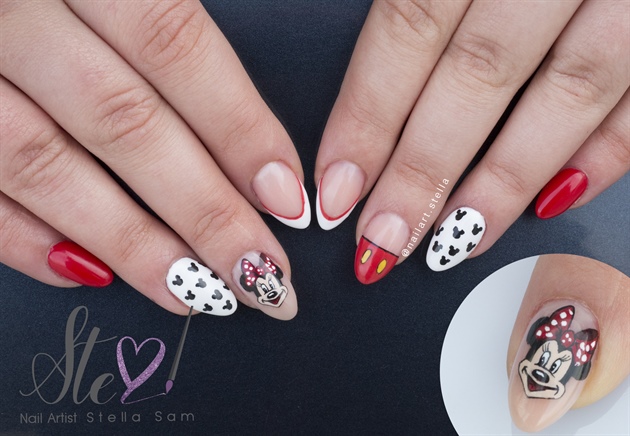 Minnie mouse nails!