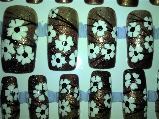Gold brown gradient, white flowers