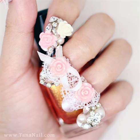 Lace nail art