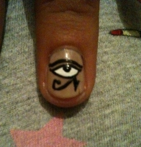 Eye of the Horus nail art 