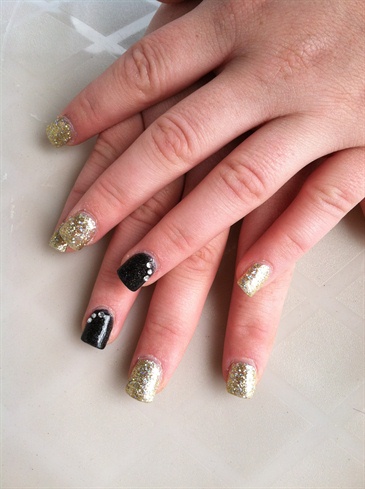 black &amp; gold prom nails