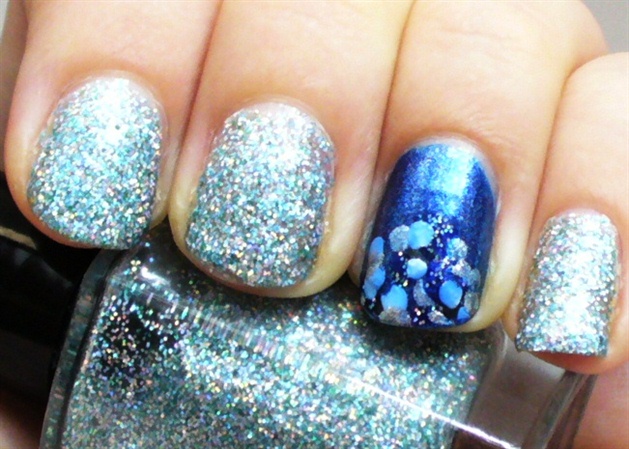 Blue Winter Dot Manicure with Glitter