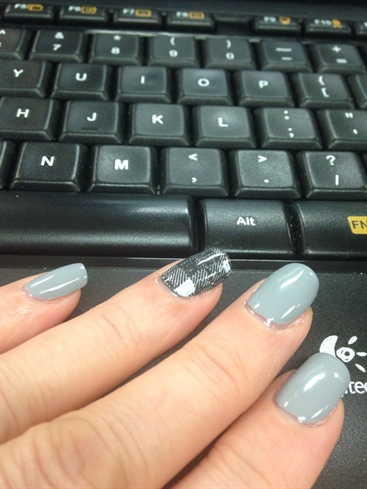 Grey With Plaid Accent Nail 