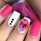 Nails with flowers