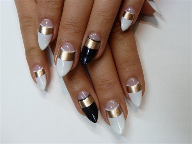 Apply a section of gold on each nail using polish and allow to dry.