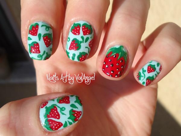 Nail art strawberry