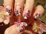 Nail art &quot;flowers and spirals&quot;