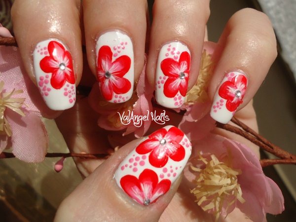 Nail art &quot;One stroke red flowers&quot;
