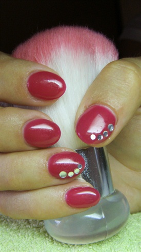 Red nails with rhinestones