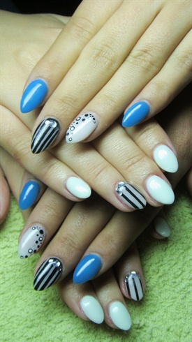Nails with lines