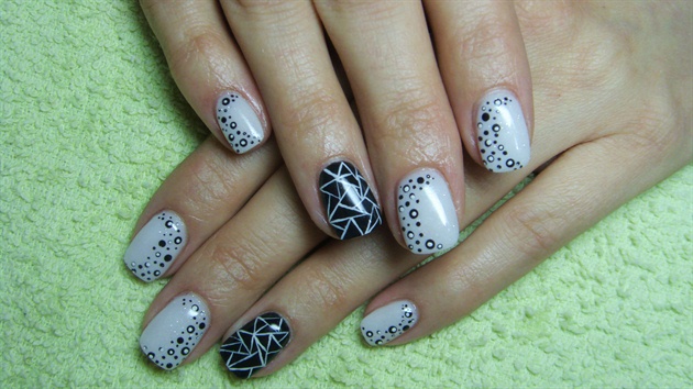 Silver nails with dots and lines