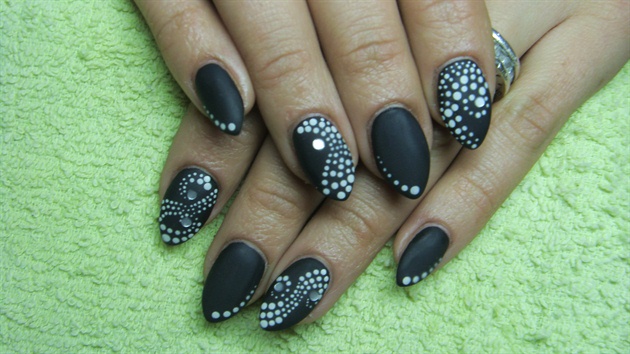 Black matte nails