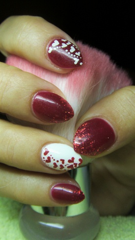  Nails with hearts for Valentine&#39;s Day
