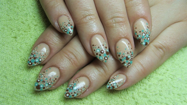 Beige (nude) nails with dots