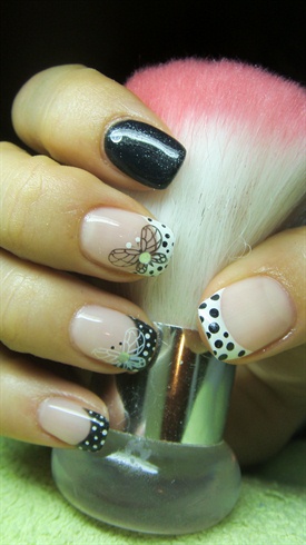 Black and white nails with dots 