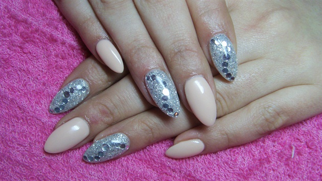 Powder pink nails with rhinestones