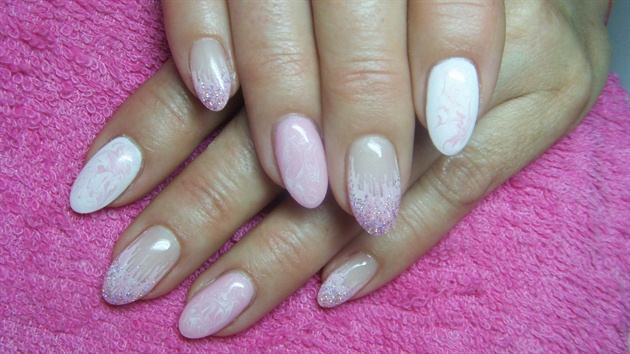 Gently pink and white nails with glitter