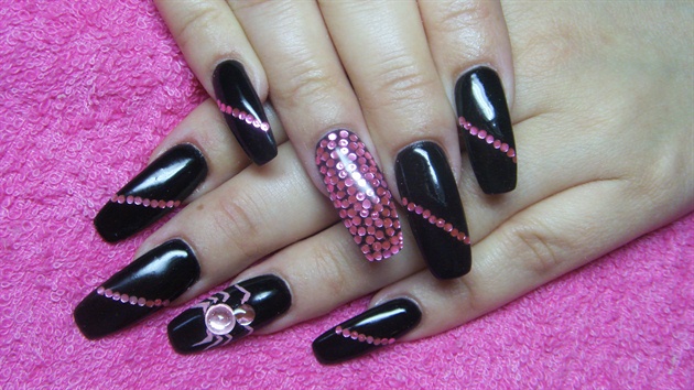 Black nails with spiders