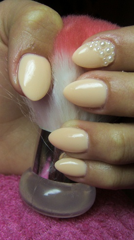 Apricot nails with pearls
