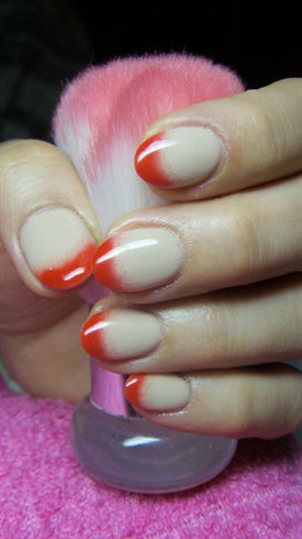 Beige (nude) and red nails