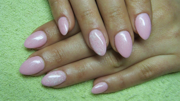 Gentle pink nails