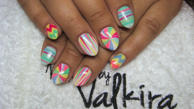 Summer abstract nails