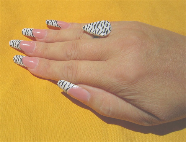 simply nails - zebra