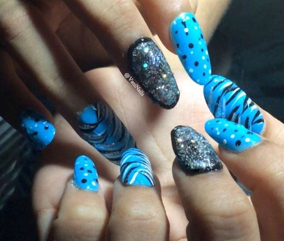  Turquoise blue nails