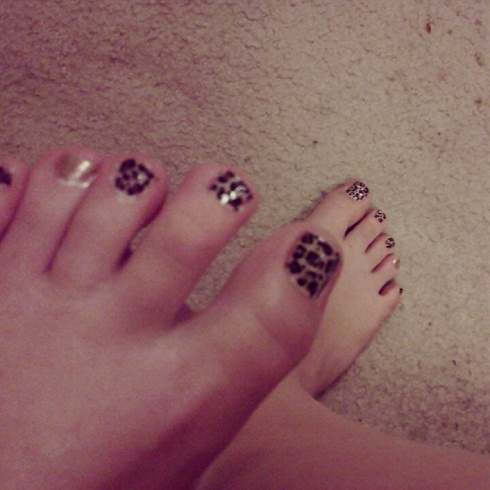 Leopard toes
