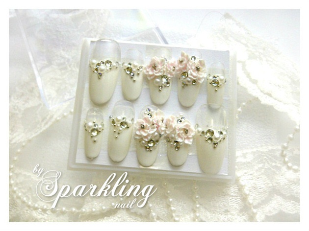 Romantic White Floral Bridal Nail
