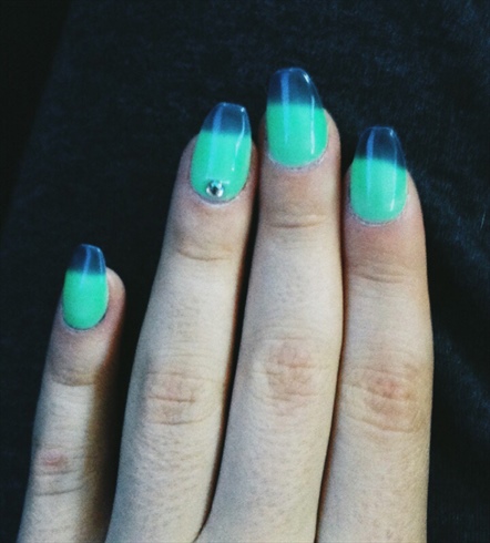 Green Color Changing Gel Nails!