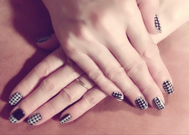 Houndstooth Nail Design