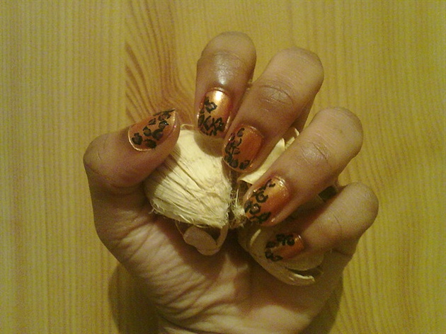Zini Art Gold Leopard Print Nails